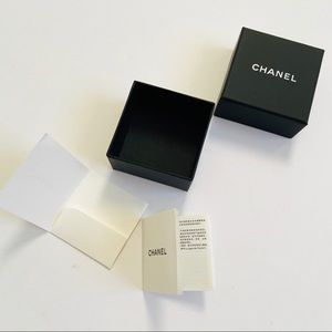 Small CHANEL jewelry box